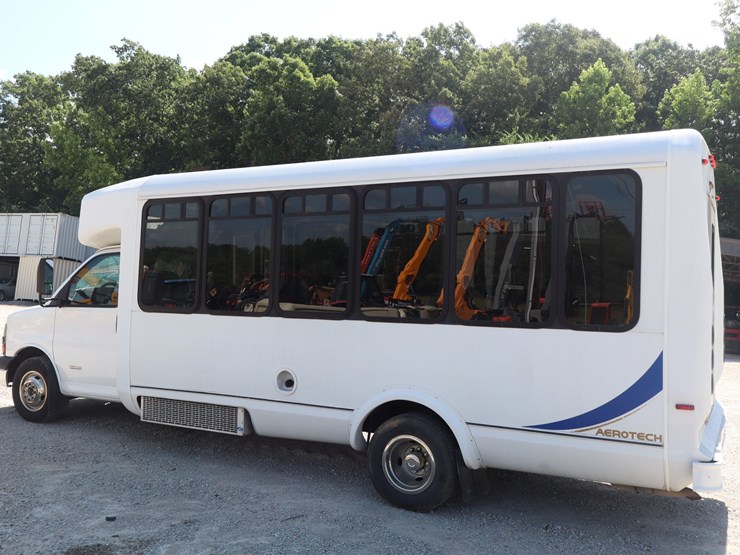 #309-•-15-passenger-church-van-image-2
