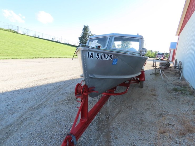 1957-9-crestliner-aluminum-boat-with-trailer-and-motor-image-2
