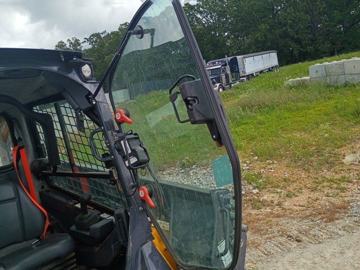 2022-deere-330g-image-30