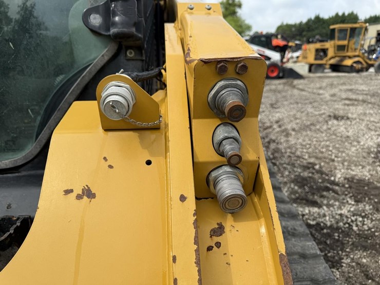 2019-caterpillar-299d3-image-11
