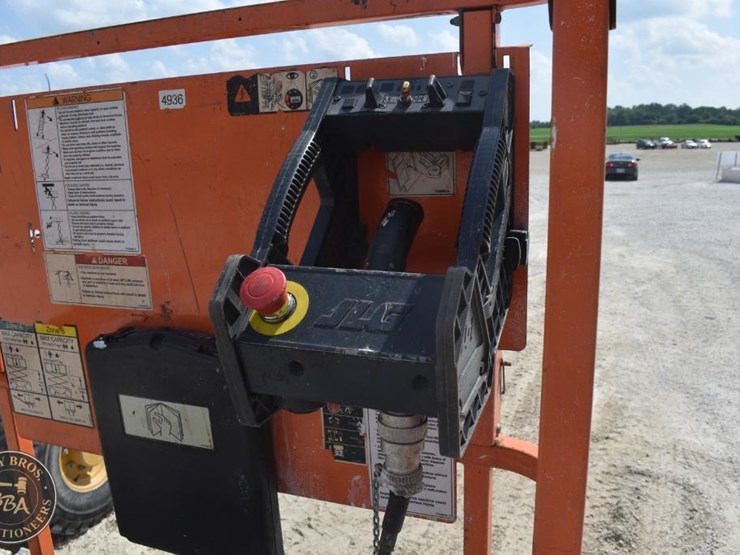 2014-jlg-3246es-image-15