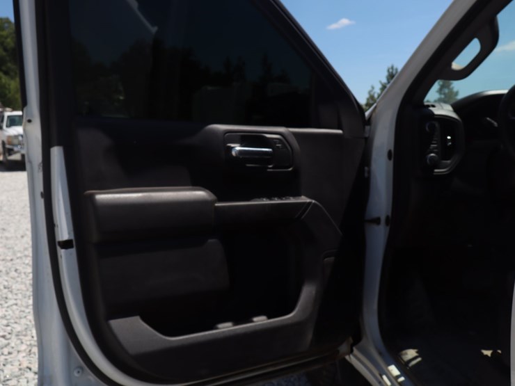 2022-chevrolet-1500-image-16