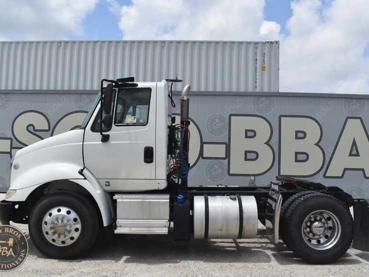 2015-international-transtar-8600-image-2