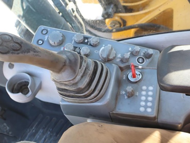 2017-deere-210g-image-22