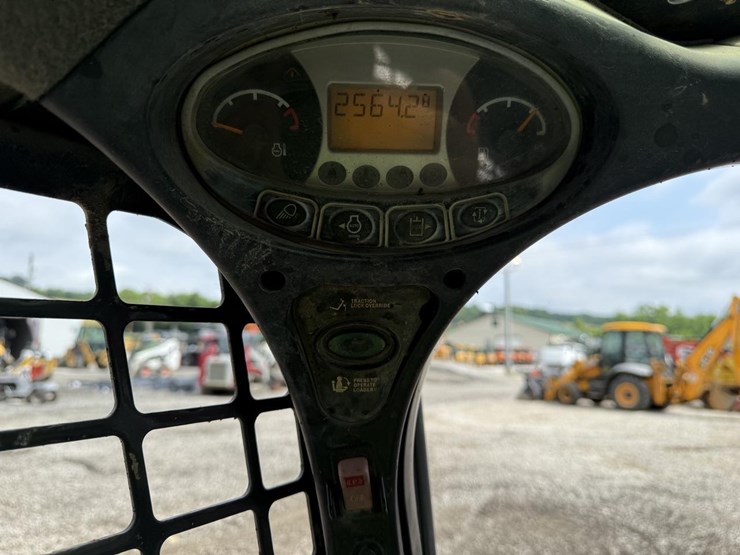 2019-bobcat-t740-image-22