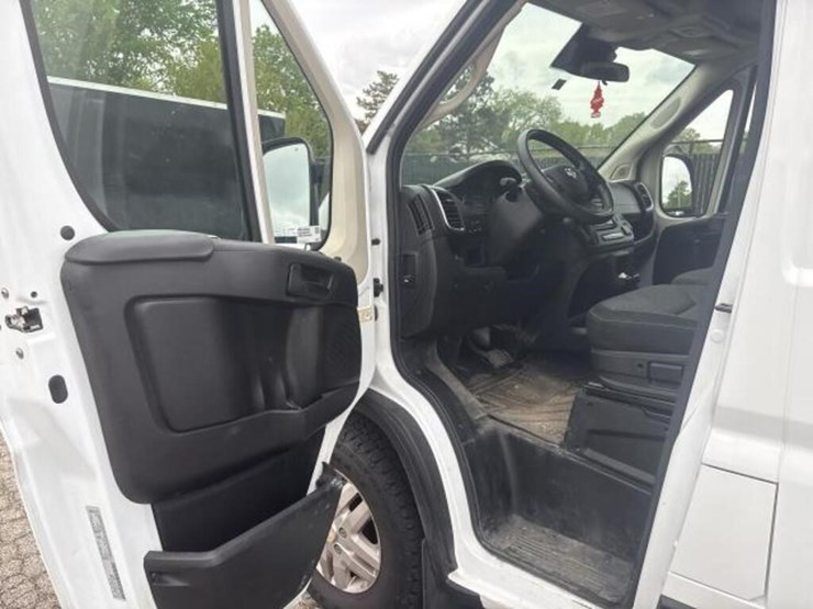 2022-dodge-3500-image-12