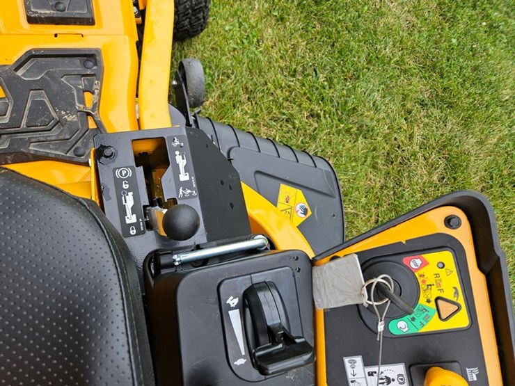 #311-•-cub-cadet-ultima-zts1-zero-turn-mower-image-30