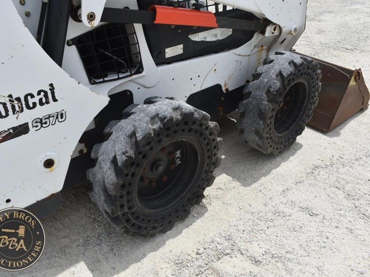 2016-bobcat-s570-image-32