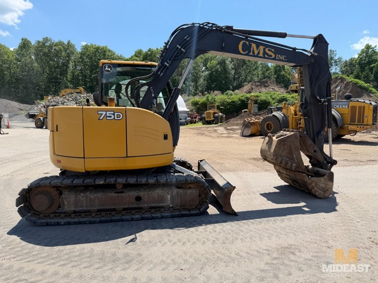2011-deere-75d-image-6