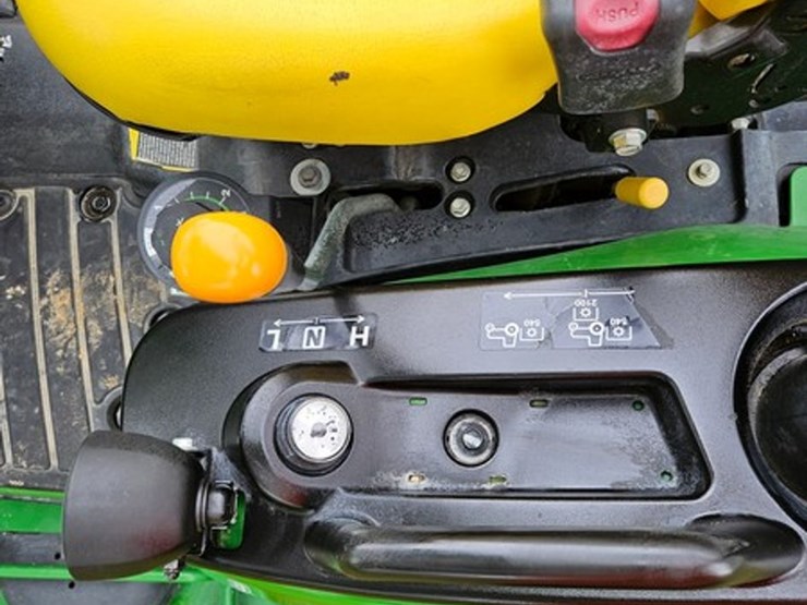 john-deere-1025r-image-34