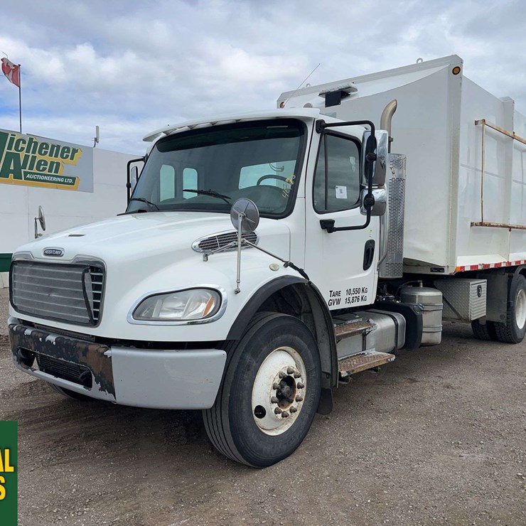 2013 FREIGHTLINER M2 106