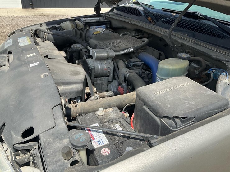 2001-chevrolet-silverado-2500-image-14