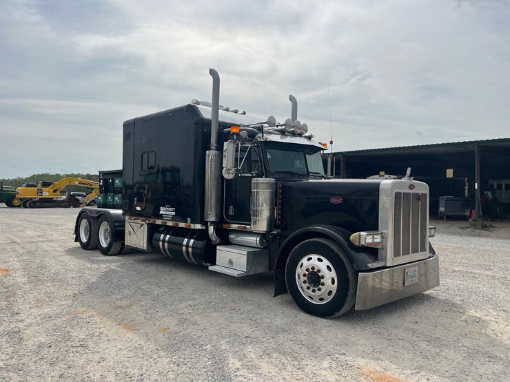 2002-peterbilt-379-image-4
