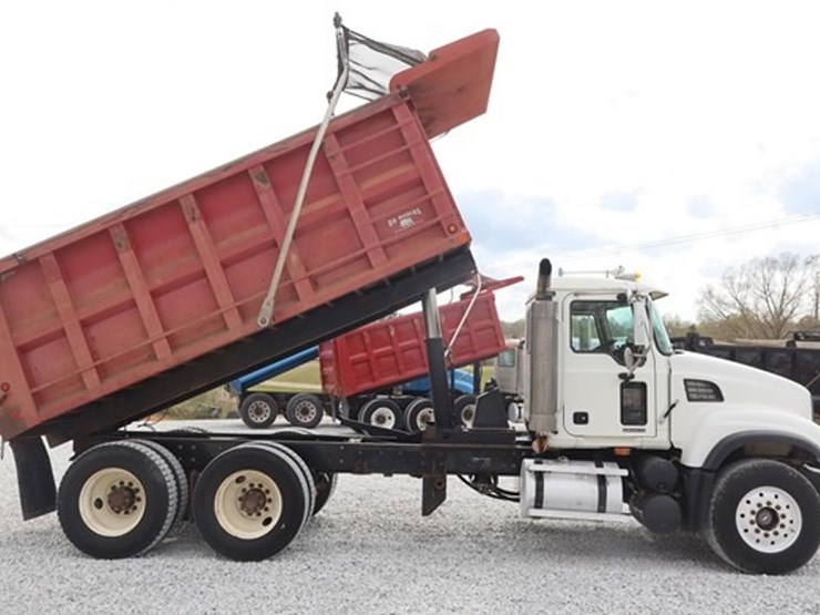 #521-•-2007-mack-cv713-tandem-axle-dump-truck-image-6