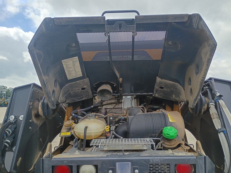 2022-deere-330g-image-17