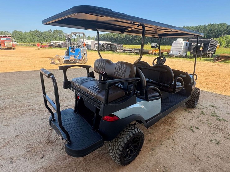 2025-club-car-6-seater-gas-golf-cart-image-3