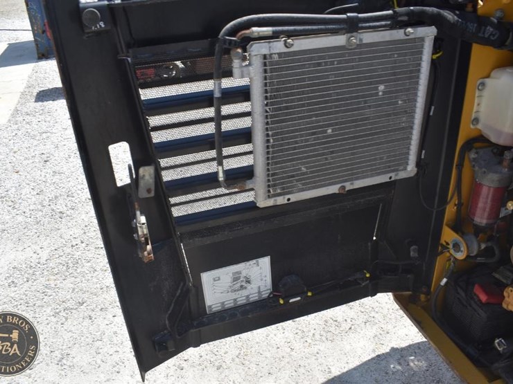 2018-caterpillar-257d-image-33