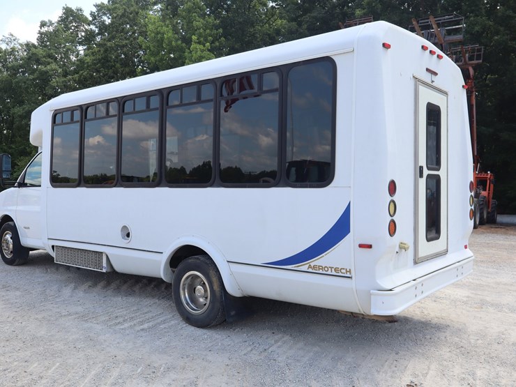 #309-•-15-passenger-church-van-image-28