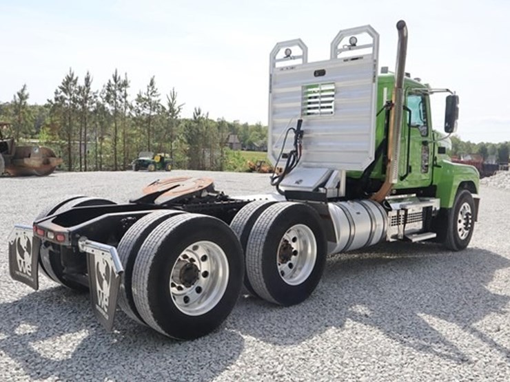 #538-•-2019-mack-pi64t-day-cab-truck-image-5