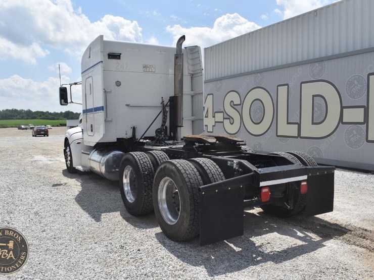 2012-peterbilt-386-image-3