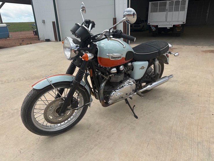 2009-triumph-bonneville-t100-motorcycle-image-3