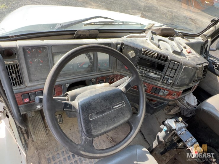 2002-volvo-vhd64b200-image-22