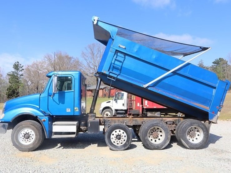 2013-freightliner-columbia-120-image-2