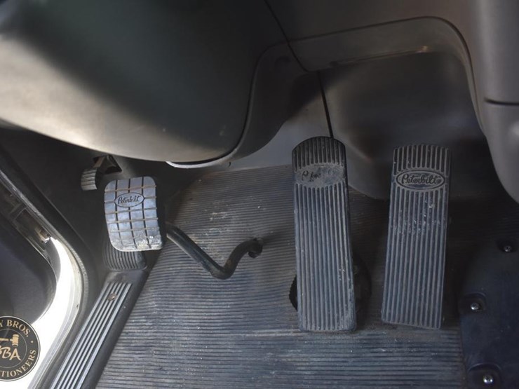 2012-peterbilt-386-image-42