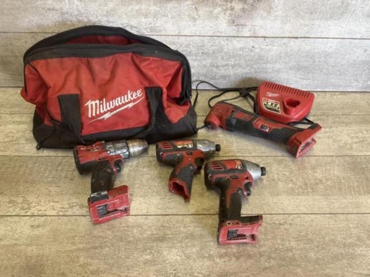 milwaukee-power-tools-and-charger-image-1