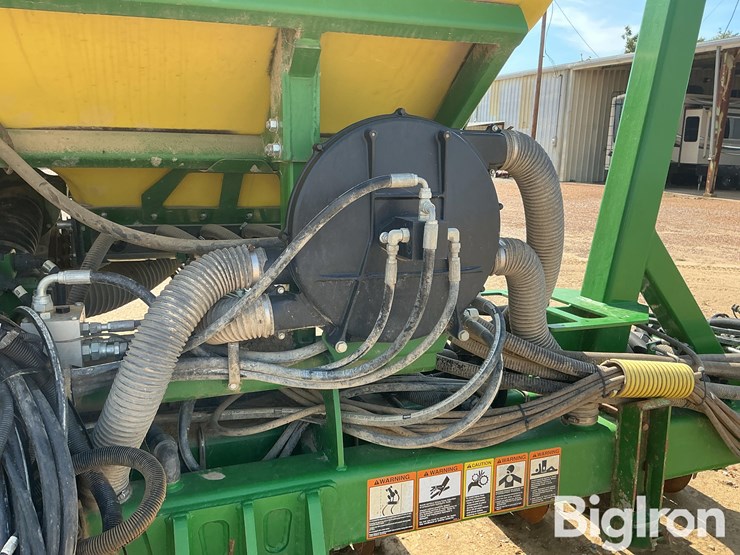2019-john-deere-dr18-image-11