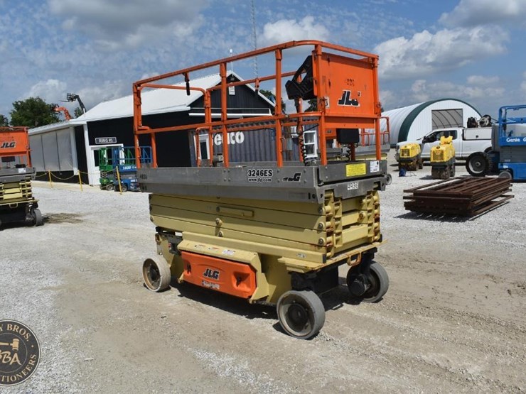 2014-jlg-3246es-image-7