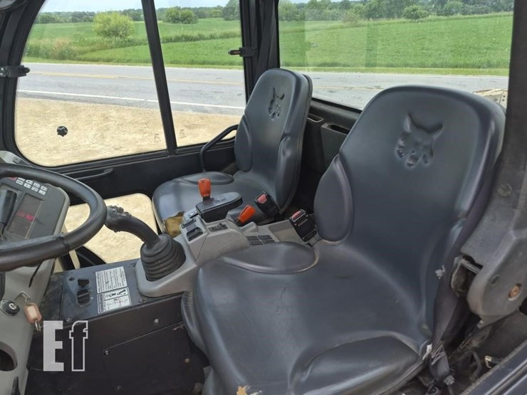 2014-bobcat-toolcat-5600-image-12