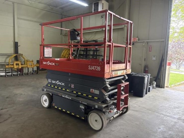 2020-skyjack-scissor-lift-image-3