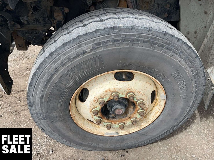 2008-freightliner-m2-106-image-9
