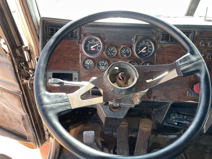 1994-peterbilt-567-image-11