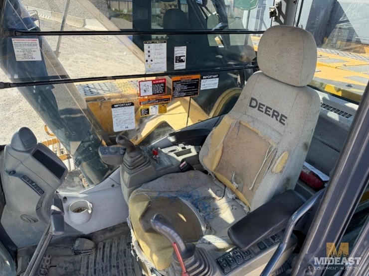 2015-deere-470g-lc-image-35
