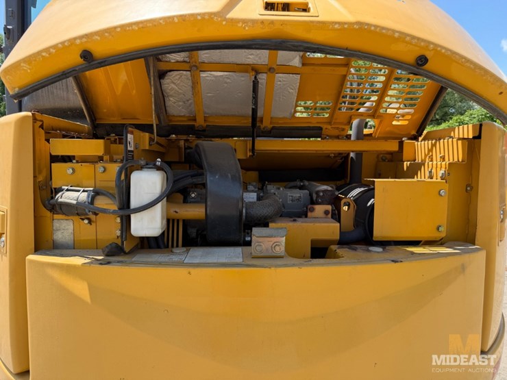 2011-deere-75d-image-9