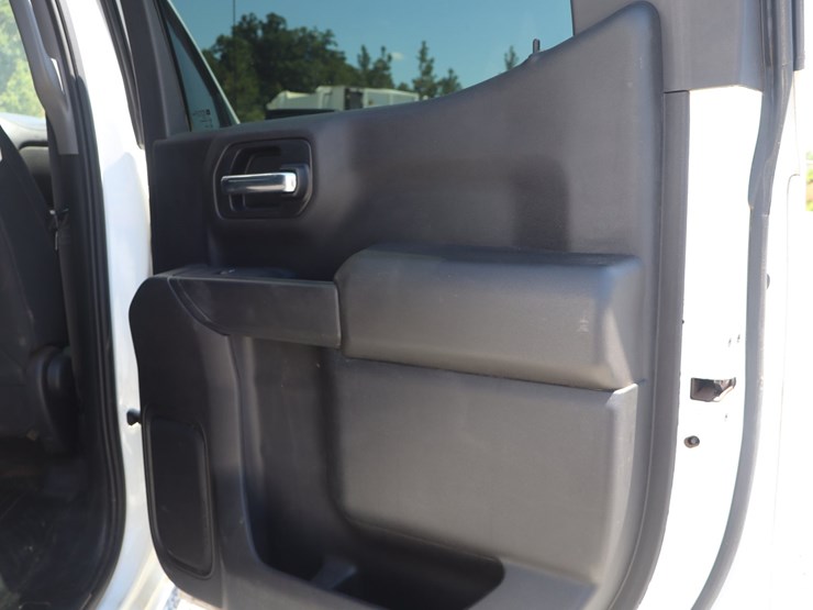 2022-chevrolet-1500-image-25