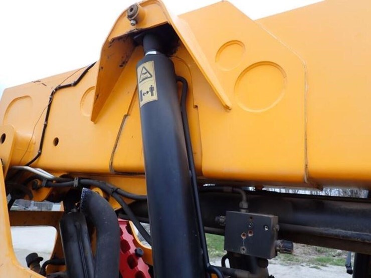 2010-jcb-510-56-image-51