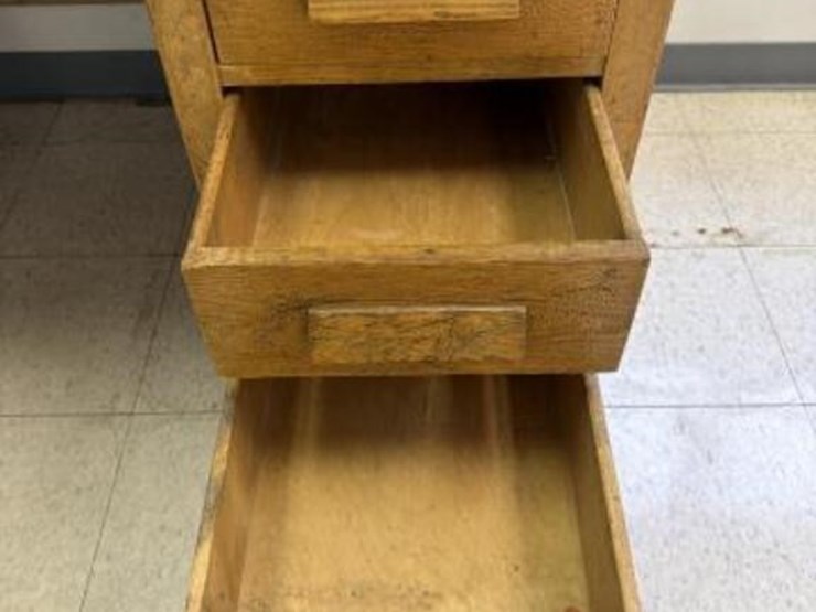 6-drawer-wood-desk-image-6