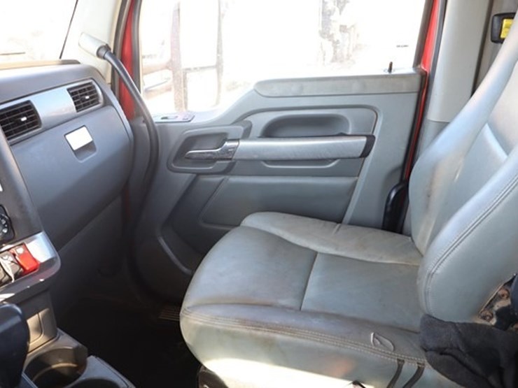 2015-kenworth-t880-image-37