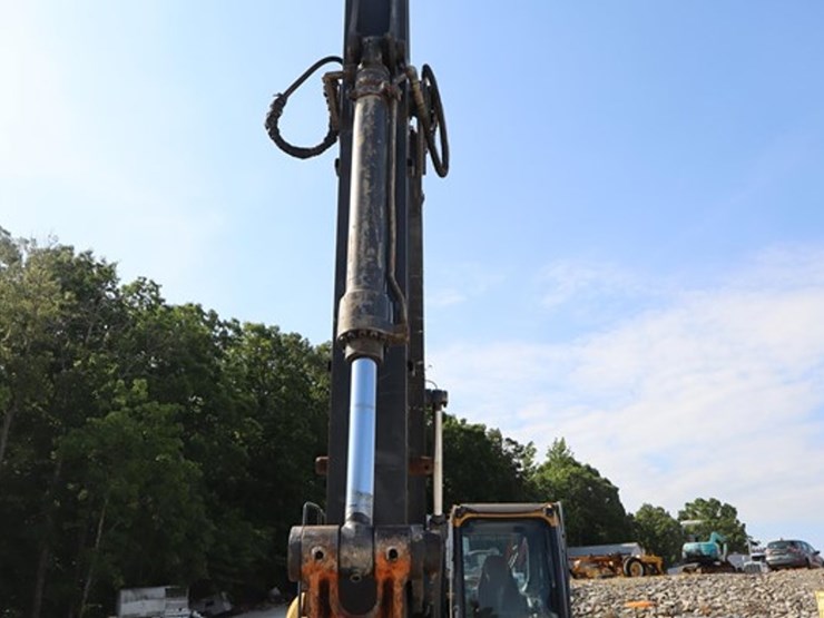 2017-deere-210g-image-25