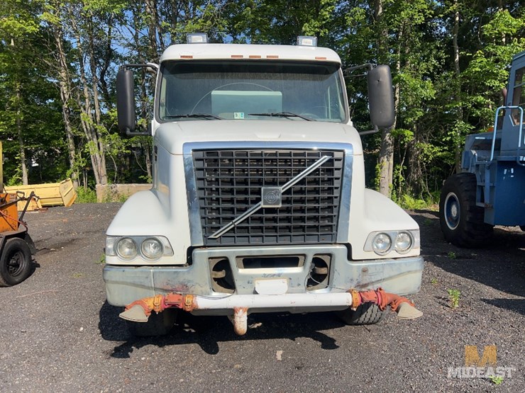 2002-volvo-vhd64b200-image-2