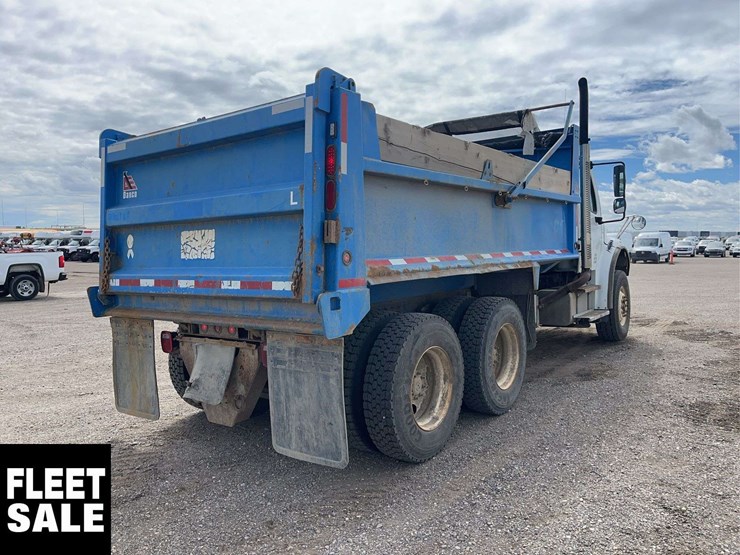 2008-freightliner-m2-106-image-5