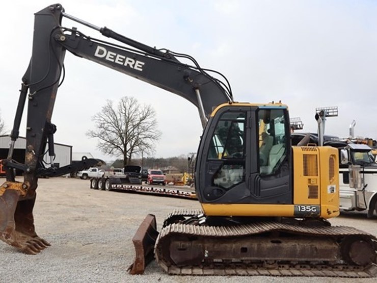 2016-deere-135g-image-2