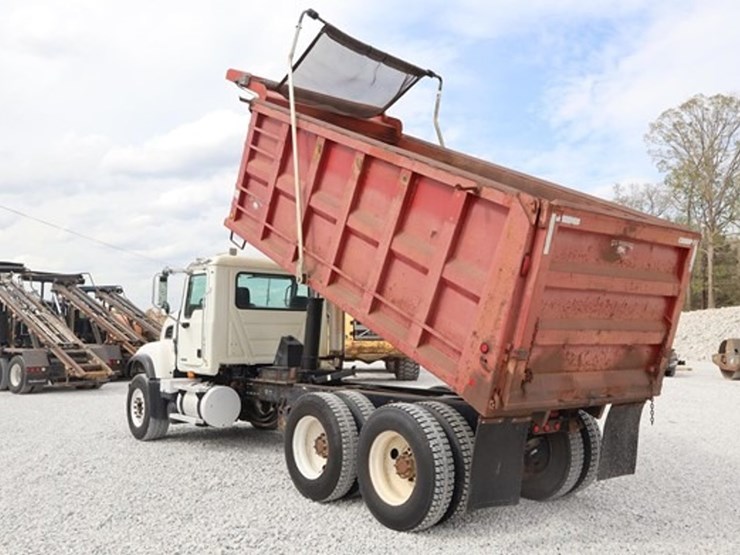 #521-•-2007-mack-cv713-tandem-axle-dump-truck-image-3