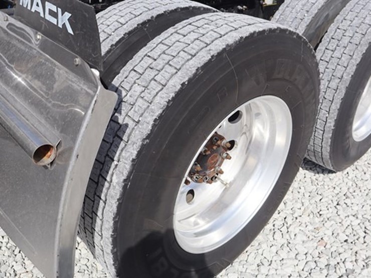 #538-•-2019-mack-pi64t-day-cab-truck-image-10