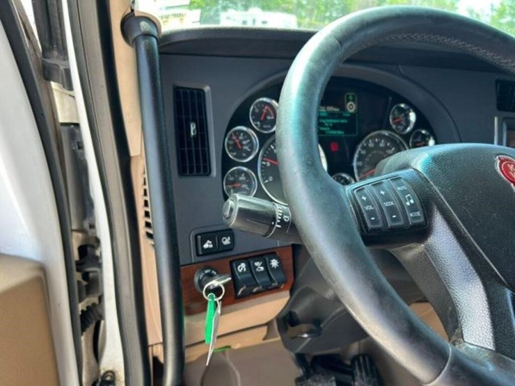 2020-kenworth-t680-image-18