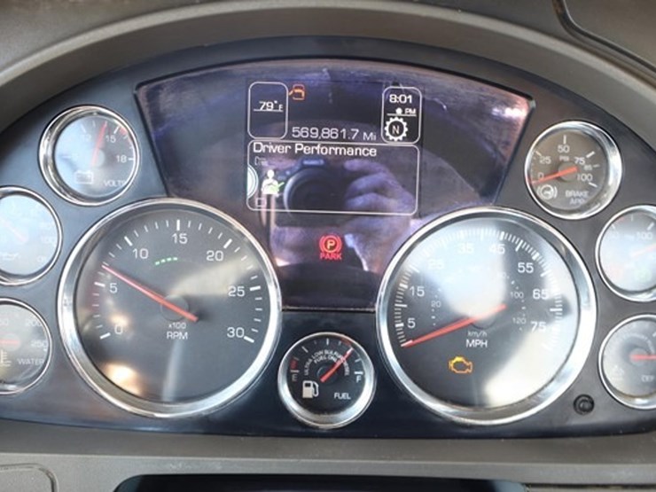 2015-kenworth-t880-image-25