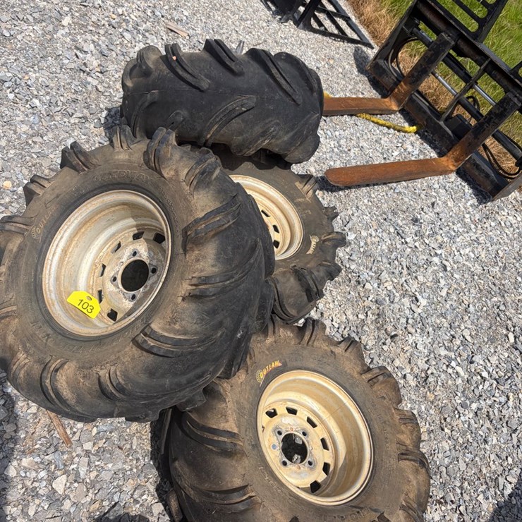 #103 • 4 GATEWAY HI LIFT OUTLAW TIRES & RIMS